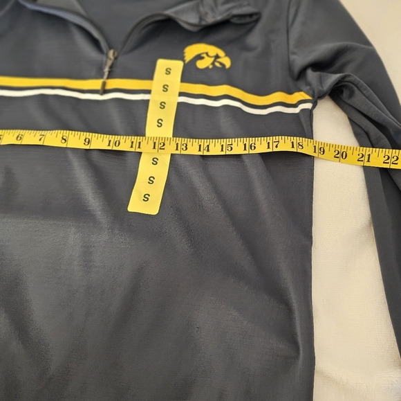Champion Iowa Hawkeyes Gray 1/4 Zip Long Sleeve Shirt Men's Size Small NWT - Picture 4 of 10